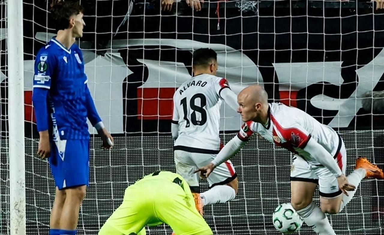 爱游戏大厅-南特后卫上演绝杀，球队客场逆转击败对手