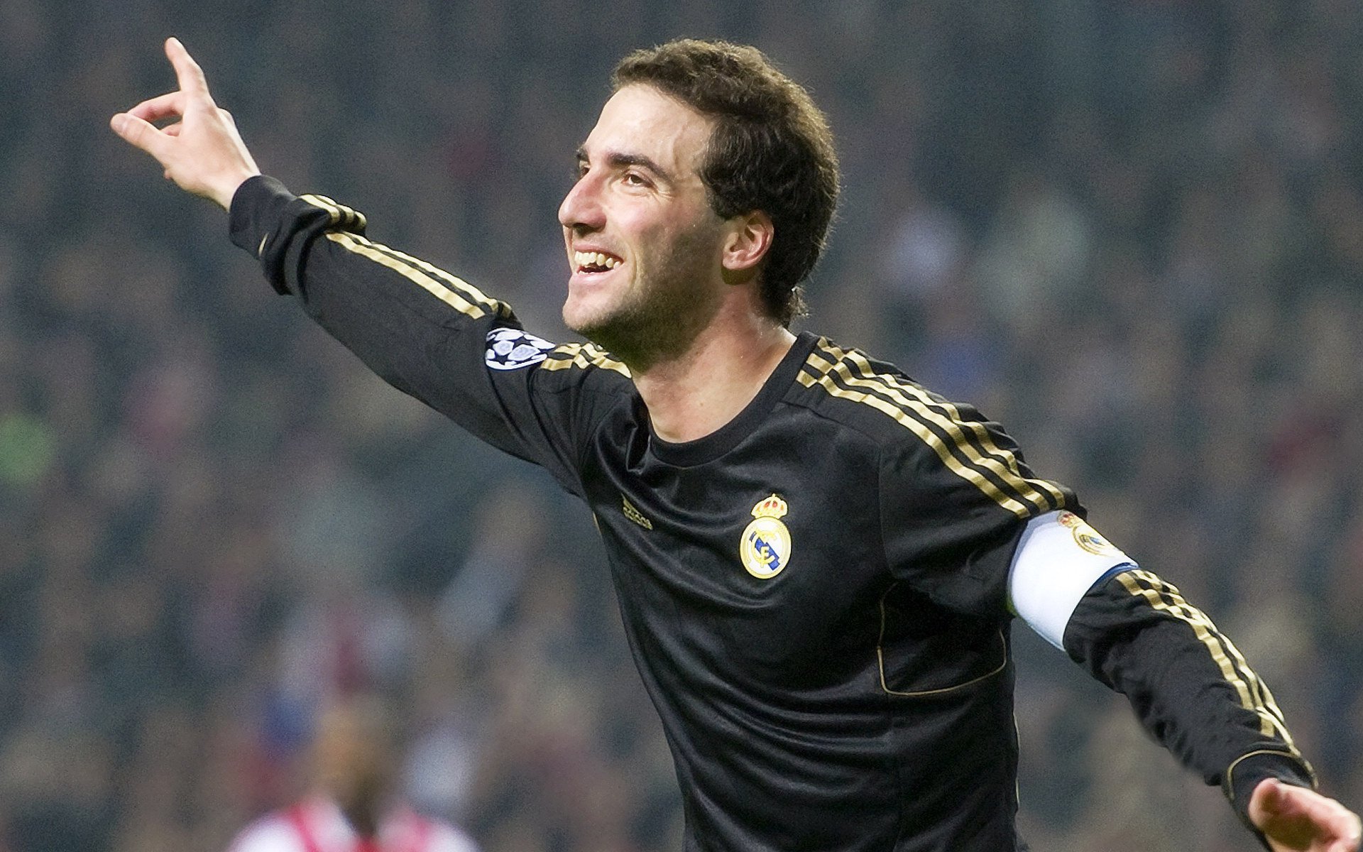 爱游戏官方-从尼斯湖畔到世界杯舞台，阿坎吉如何终结爱尔兰并接管美加墨之战