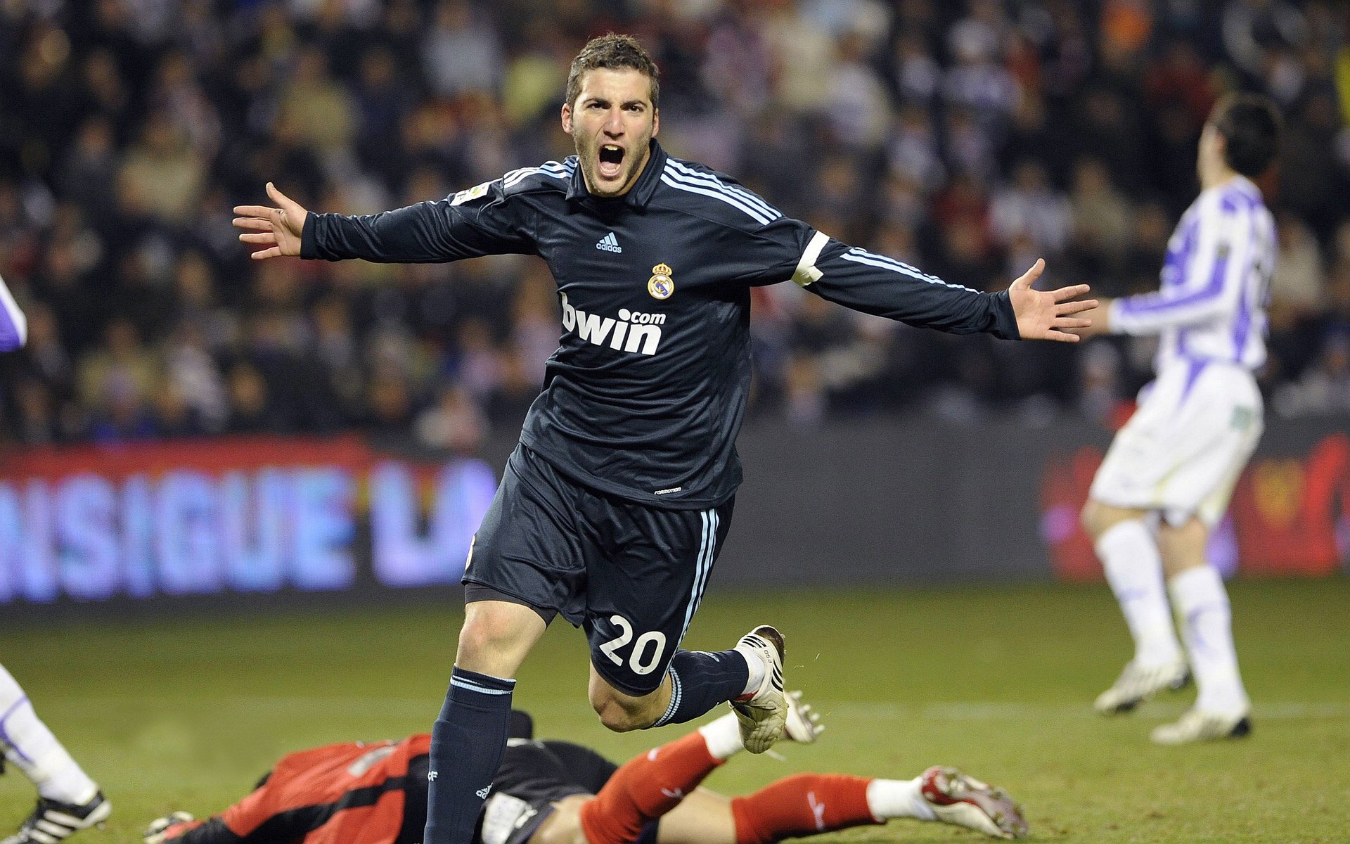 黄潜艇的精密齿轮，拉亚如何以节奏掌控，绞碎利物浦的红色风暴